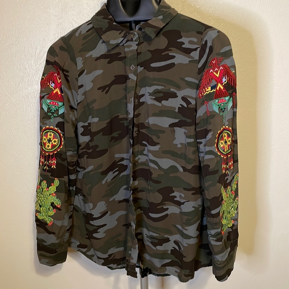 Camo top